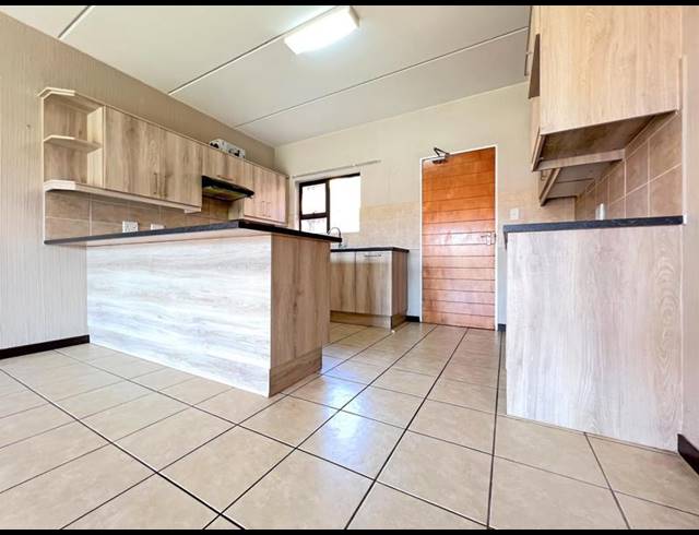 2 BEDROOM APARTMENT FOR SALE IN WILGEHEUWEL